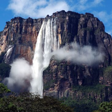 Venezuela: towards the Salto Angel waterfalls